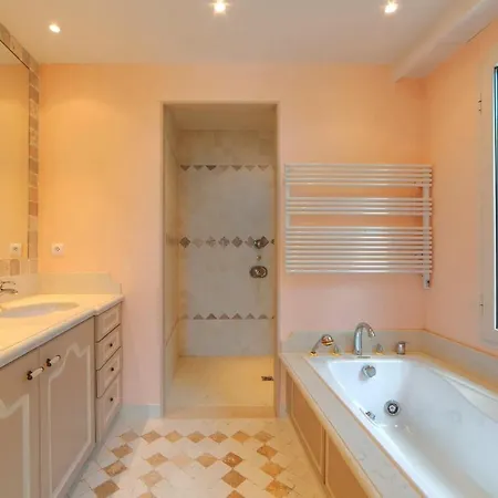 Villa Pertuades With Amazing Sea View And Swimming Pool